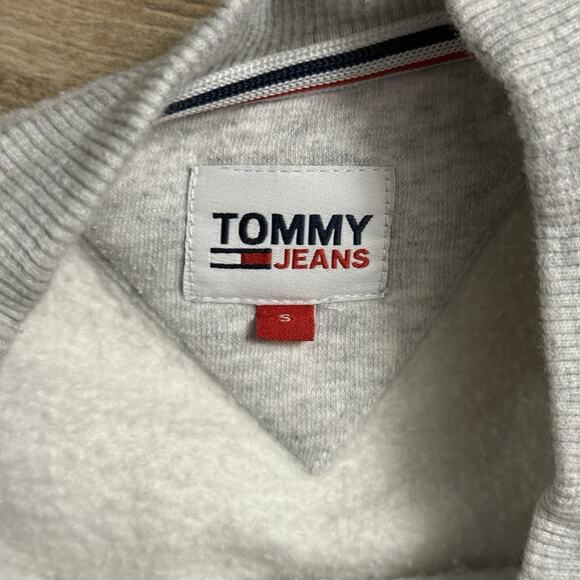 Tommy Jeans Gray Cropped Sweatshirt Women’s Small Embroidered Crewneck Pullover - Picture 3 of 9